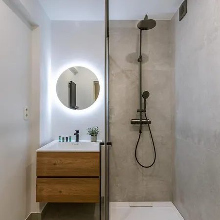 Modern And Spacious Design Nearby The *
