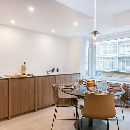 Apartment Modern And Spacious Design Nearby The