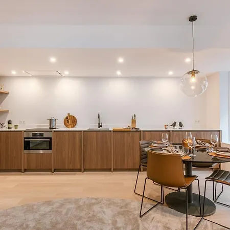 Modern And Spacious Design Nearby The Apartment