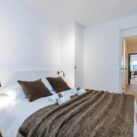 Modern And Spacious Design Nearby The