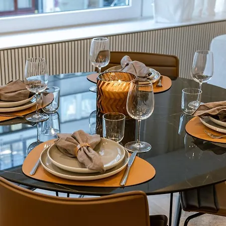 Modern And Spacious Design Nearby The Apartment